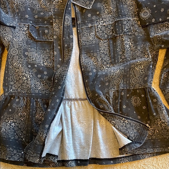 POL Black Paisley Lightweight Cotton Top (or worn as a Jacket) - Picture 4 of 13